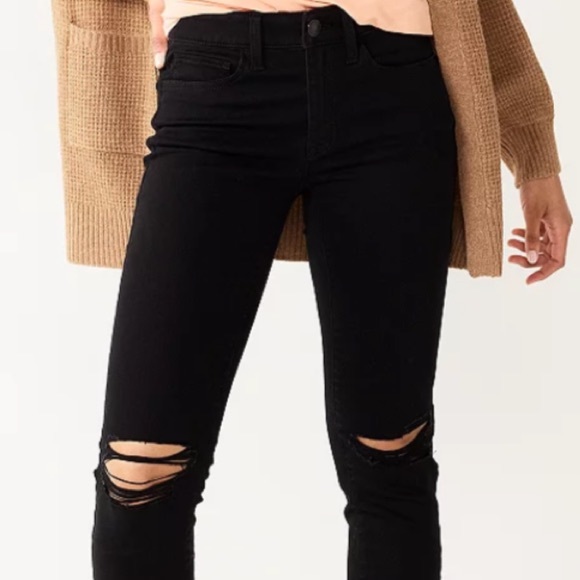 So Black Low Rise Distressed Straight Leg Jegging Jeans NWT - Picture 3 of 13